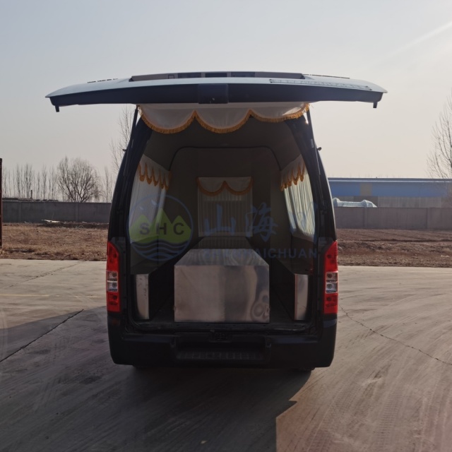 Coche f&uacute;nebre Foton Motors G7 para el servicio de traslado de cad&aacute;veres de funerarias
